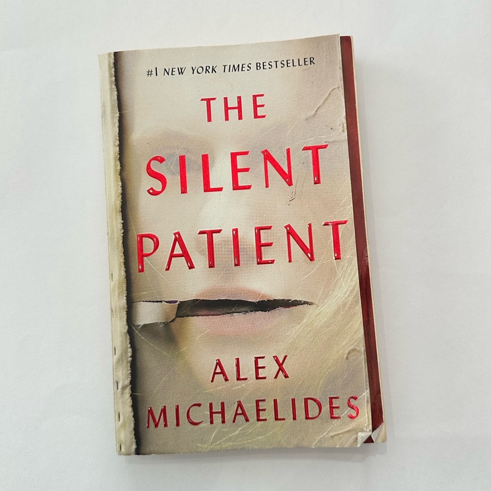 The Silent Patient by Alex Michaelides Paperback Book Mystery Thriller